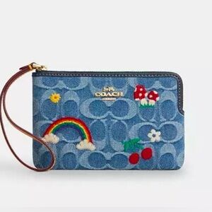 COACH CORNER ZIP WRISTLET IN SIGNATURE DENIM